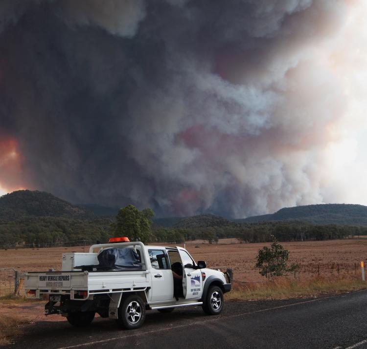 Large bushfires have the potential to alter the atmosphere and local weather. This project aims to further develop the understanding of how this occurs.